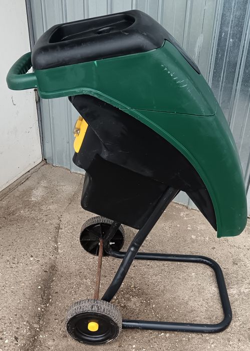 Tocător electric pentru crengi și resturi vegetale