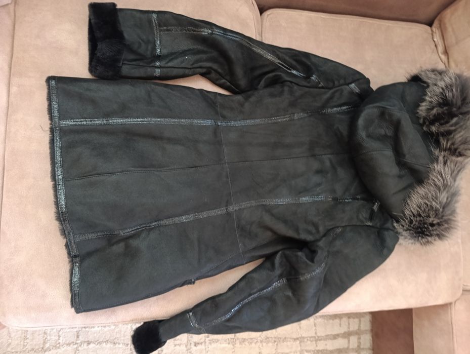 Палто от естествена кожа и сребърна лисица на качулката