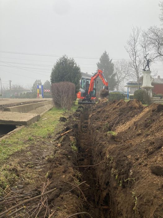 Excavari sapaturi mini-excavator 2.7t santuri apa curent gaz fundatii garduri demolari fose beciuri