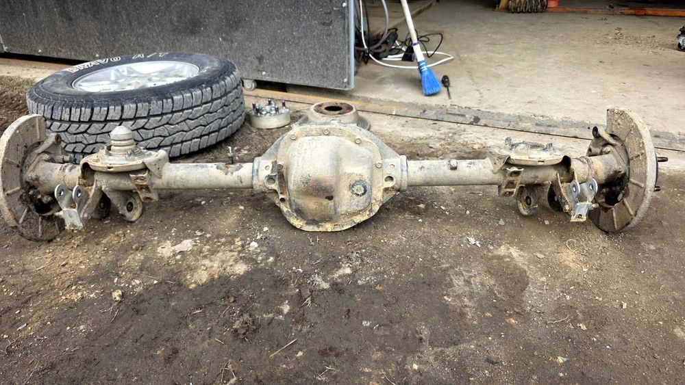 Продавам преден и заден мост