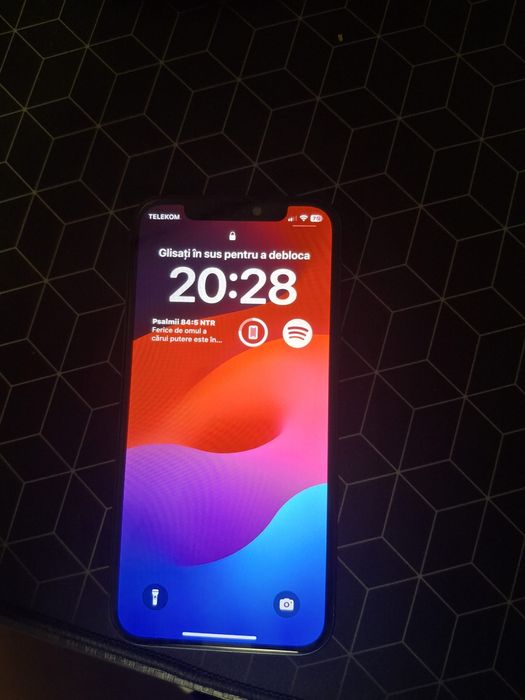 Dau Iphone 12+ps pe telefon
