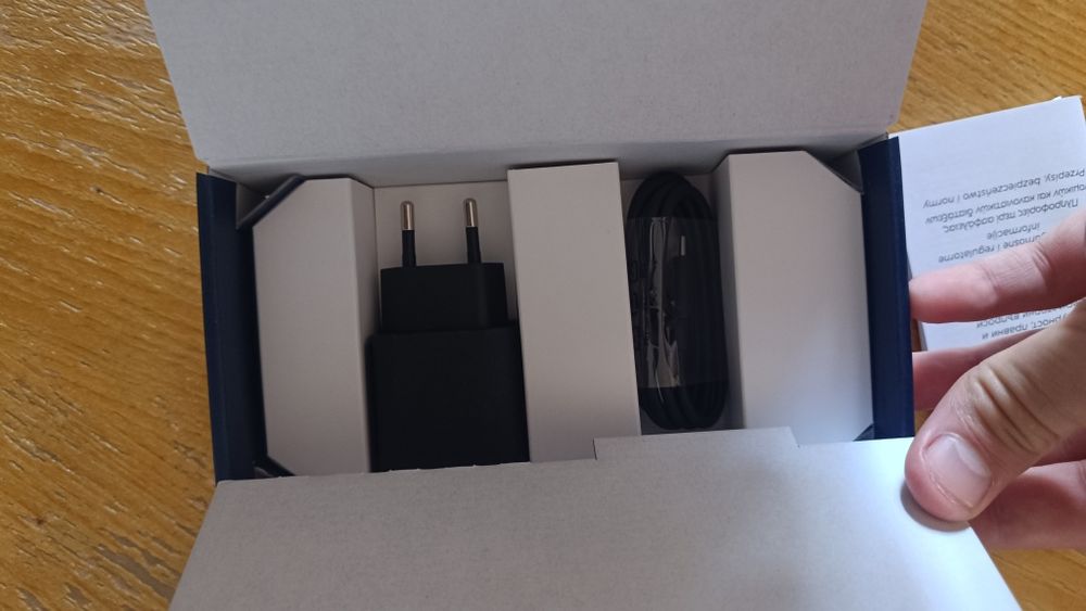 Motorola g04+Слушалки