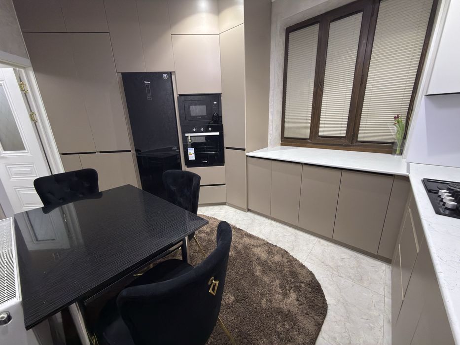 Сдам в аренду 3 комнаты + большой холл