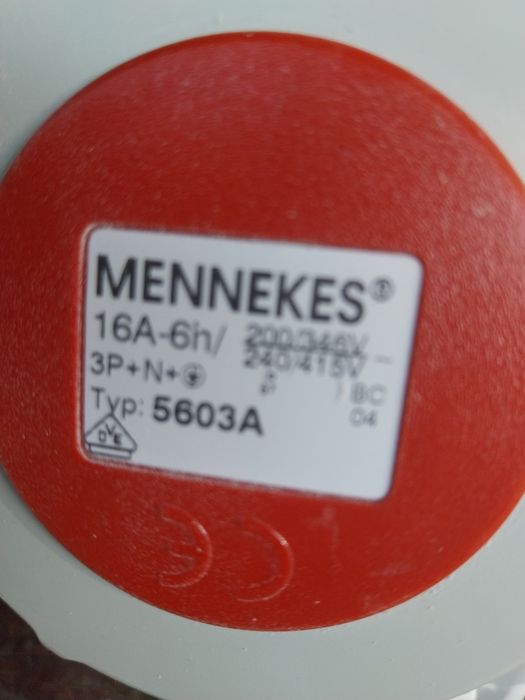 Priză trifazică Mennekes .