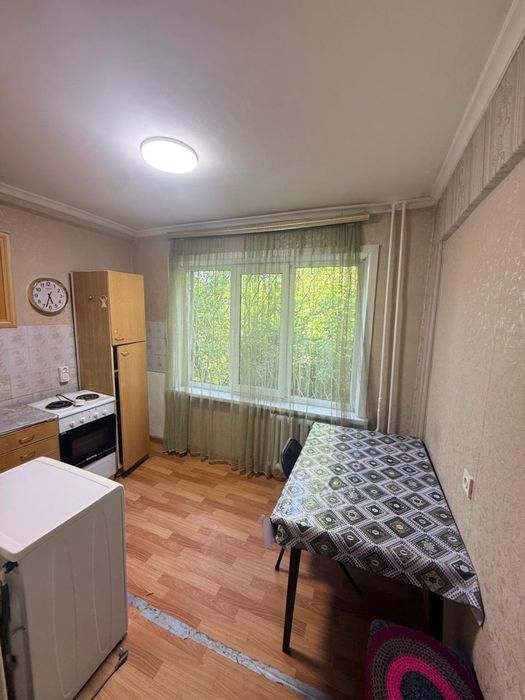 Продам полуторку по Бульвару Гагарина 32