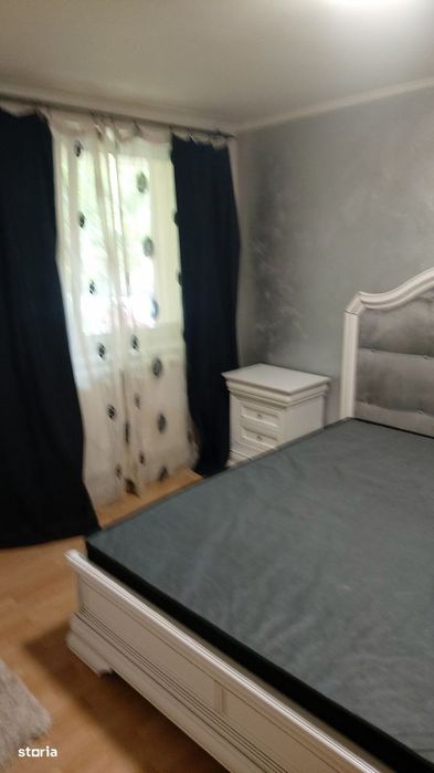 Central-Liceul Petru R.-Apartament 3 camere, mobilat, centrala,350euro