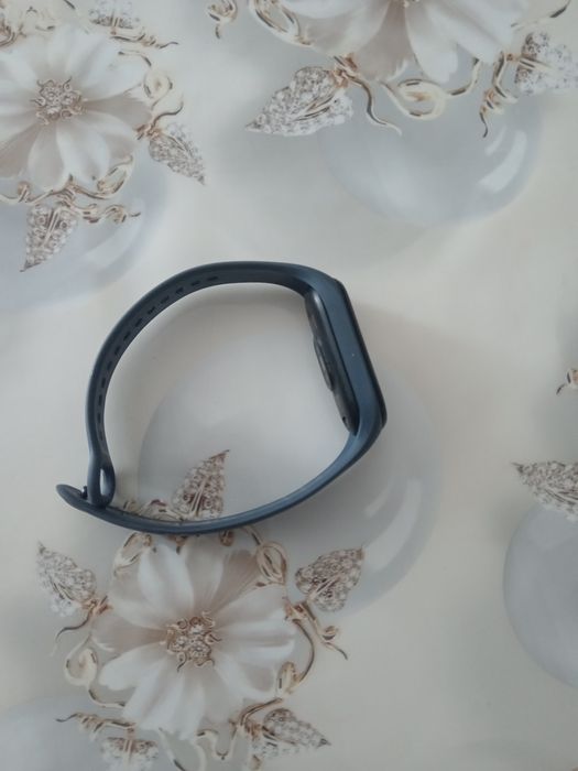 Продам часы Mi band 5