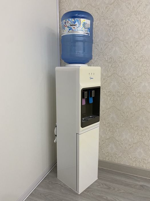 Кулер для воды холодная и горячая
