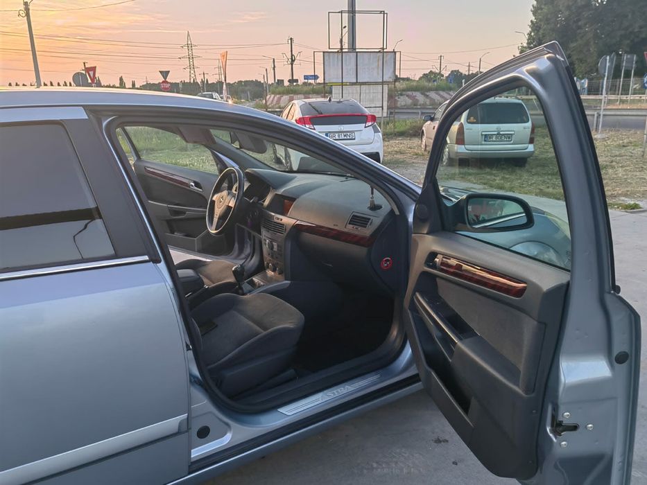 Vand Opel Astra H 1.6 Benzina  An 2005 Stare foarte buna