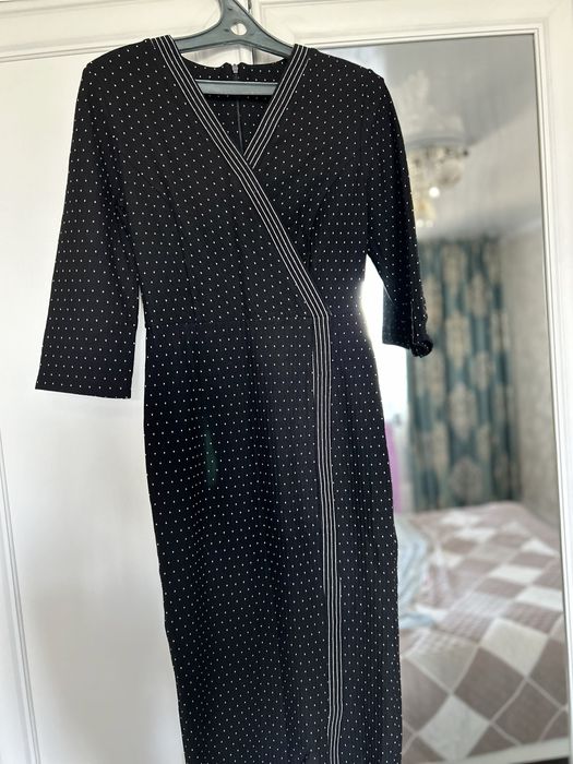 Продам платье черное, подчеркивает Фигуру