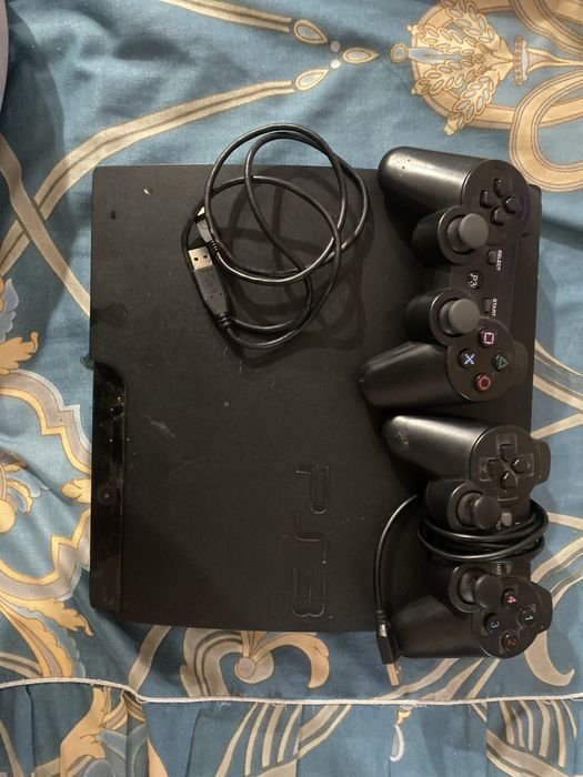 ps3 cu 2 manete si 2 cd uri