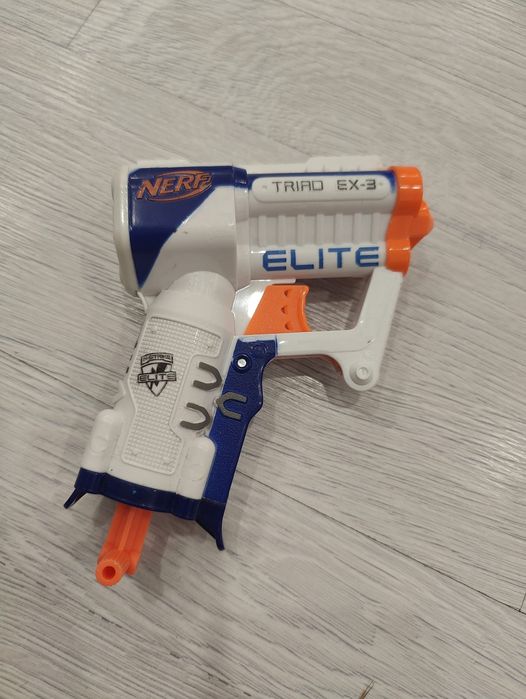 Vând pistoale Nerf