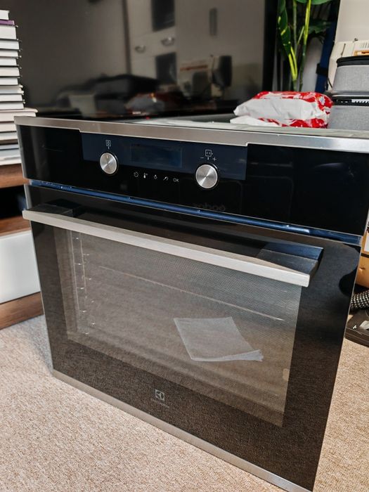 vand cuptor Electrolux, made in italy, fara nici un defect, impecabil