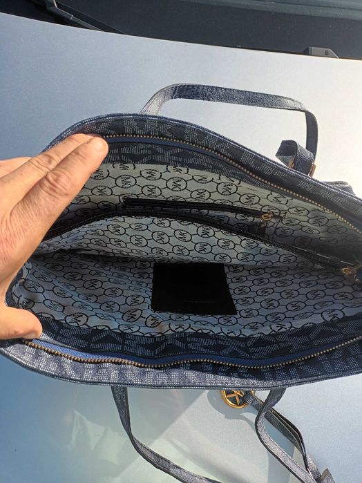 Michael kors laydy hand bag