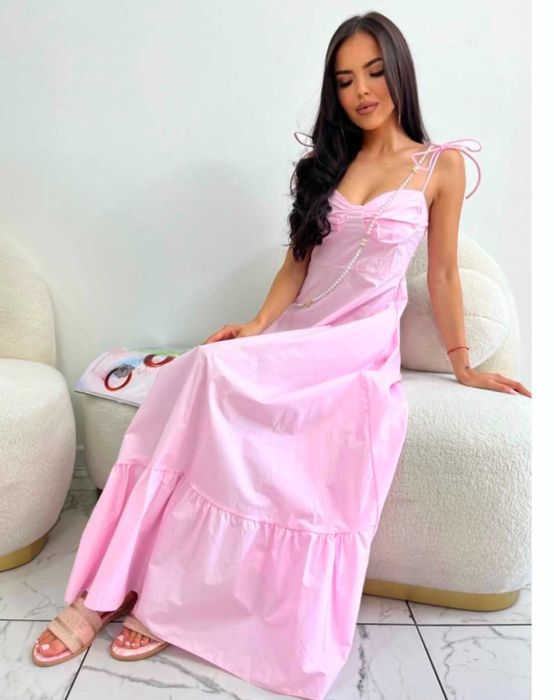 Розова рокля LBD