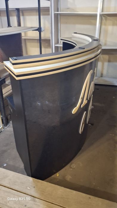 Стол для ресепшена