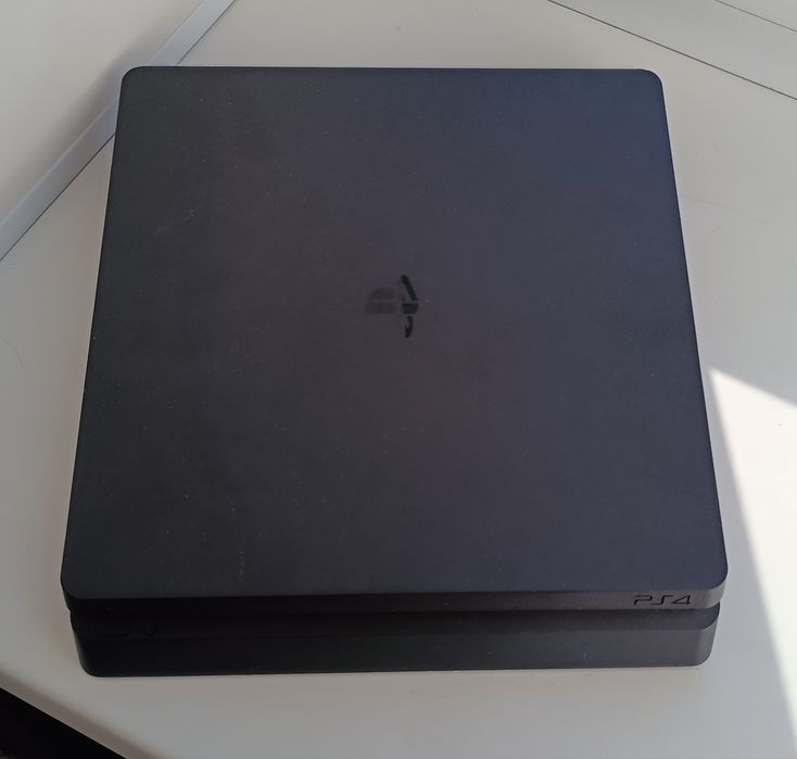 Продам Sony Playstation 4 Slim