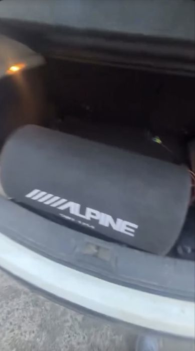 Subwoofer Alpine swt-12S4 cu statie alpine