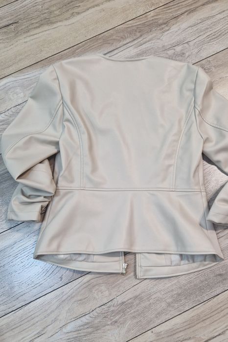 Вталено кожено яке Zara, размер М