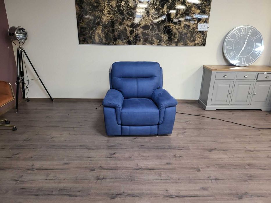 Син фотьойл от плат с електрически релаксиращ механизъм