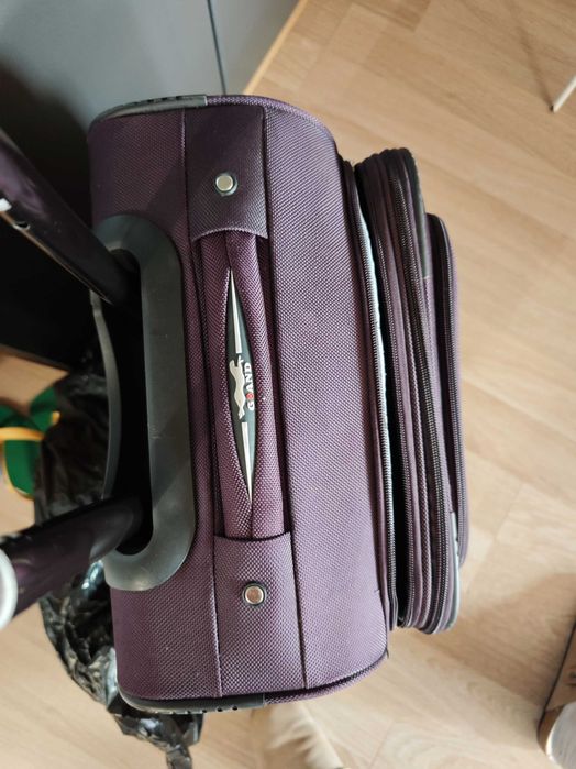 Продавам малък куфар Grand Ghepard