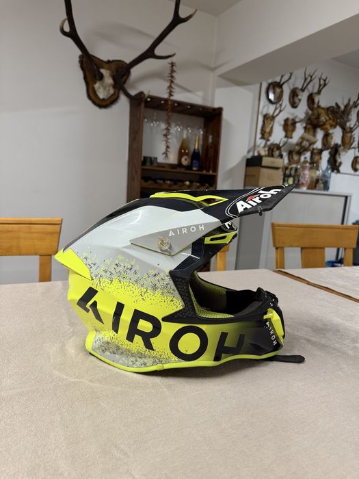 Vand casca airoh Twist 2.0 yellow gloss