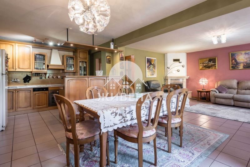 Прекрасна къща в центъра на гр. Варна, РЗП: 821 кв.м