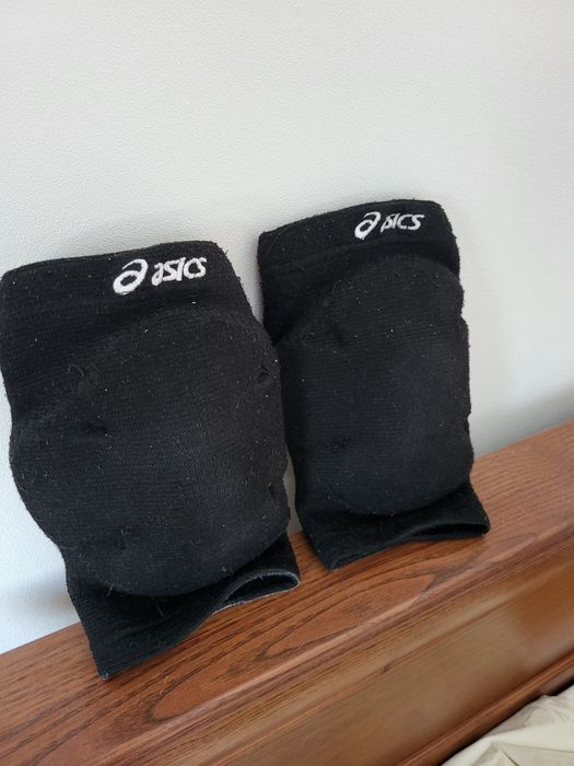 Наколенники волейбольные Asics.