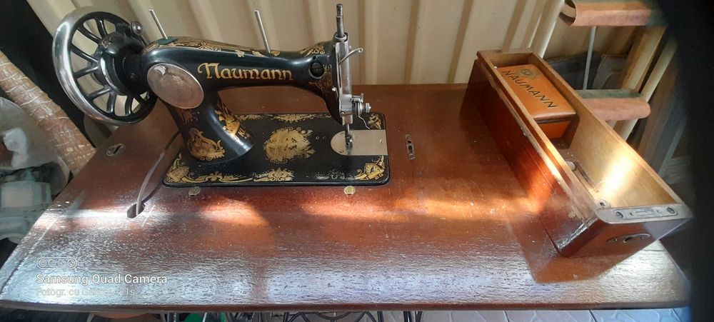 Masina de cusut veche, functionala, Naumann