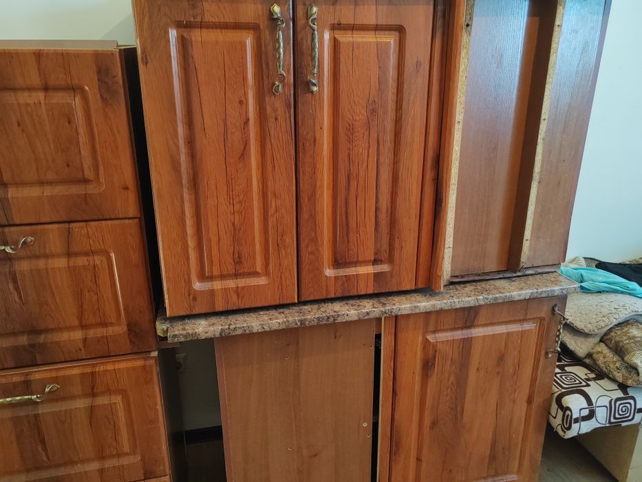 Кухонный гарнитура продаётся