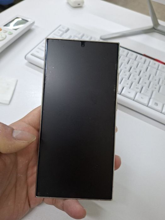 Samsung S24 ultra qisqasi zo'r holatda