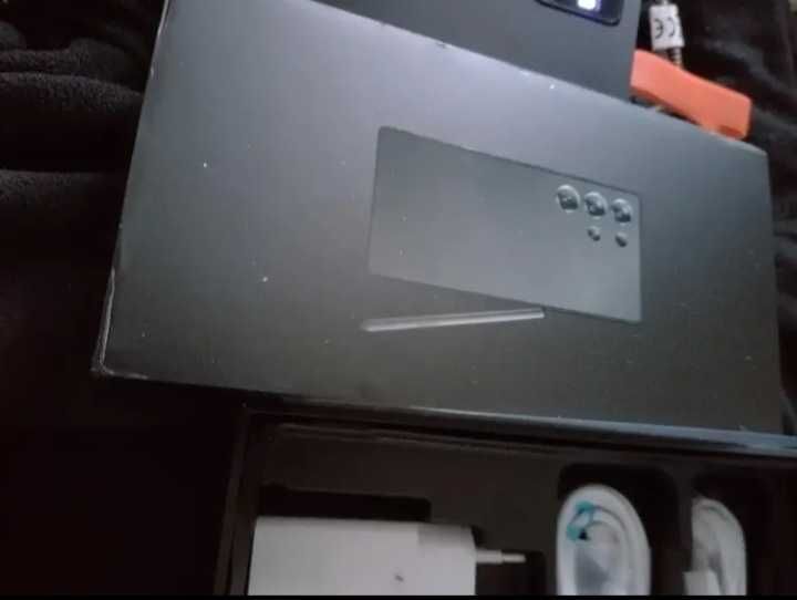 Чисто нов Смартфон 12GB RAM, 512GB, 5G