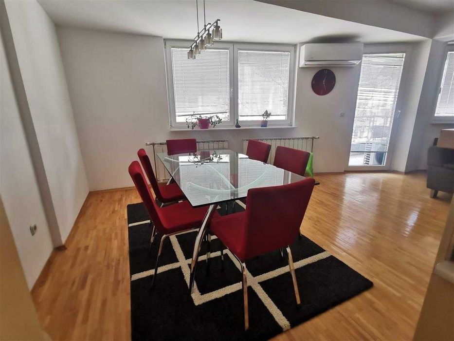 Дава се под наем Двустаен апартамент в Бургас, Лазур - 56 кв.м за 234.6 € - Снимка #1