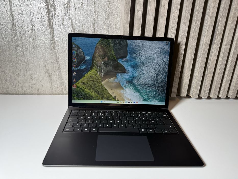 Laptop Microsoft Surface 5 i7 16GB RAM UNIVERSUL TELEFOANELOR