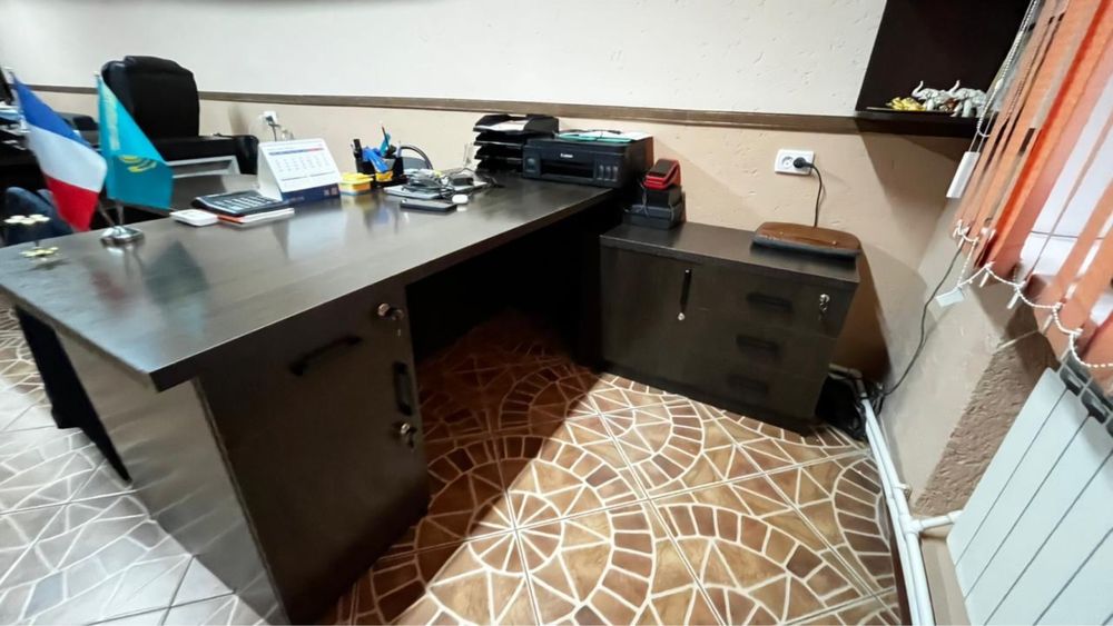 2 стола шкаф напольный