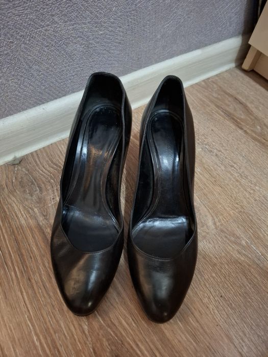 Продам женские туфли