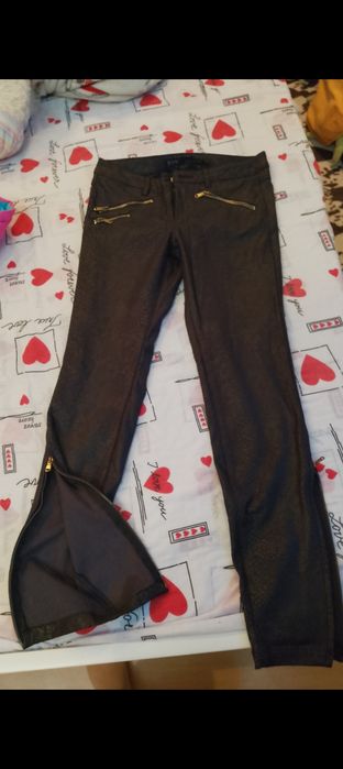 Pantalonii Zara Basic skinny fit material care imita pielea de sarpe