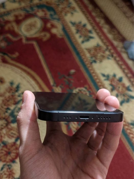 Продам iPhone 13 128GB Midnight + MagSafe Powerbank