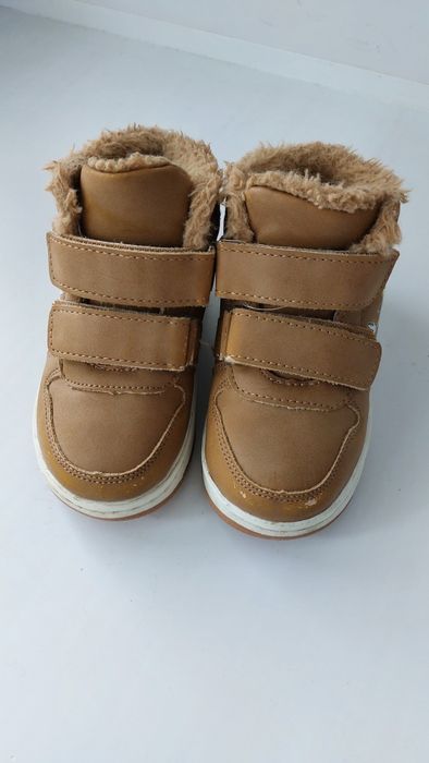 Продам осенние ботинки