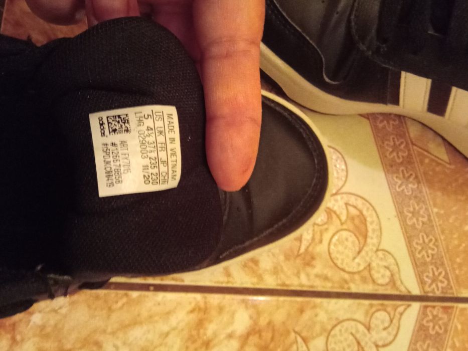 Adidasi mărimea 37,5 marca Adidas