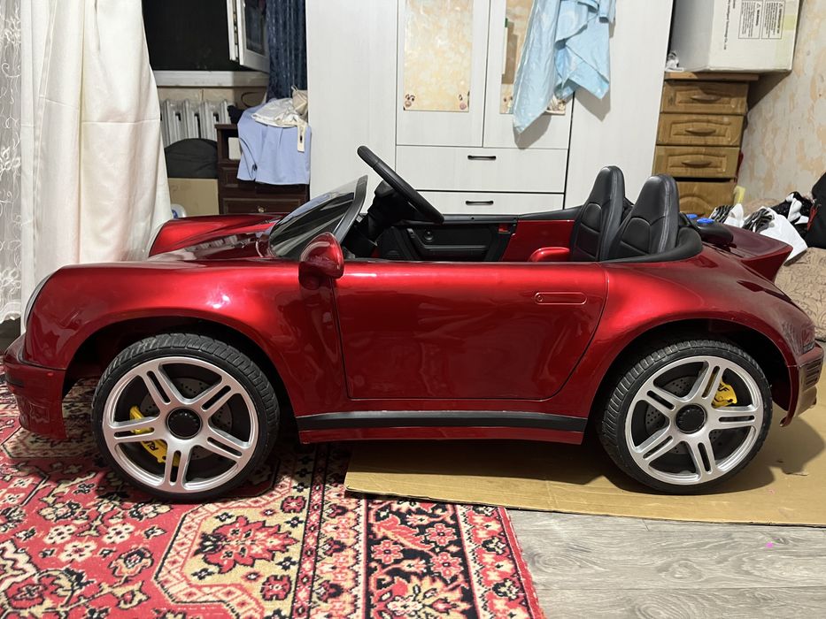 Porsche 911 бордовый