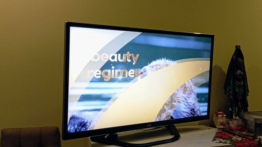Продавам 3D смарт телевизор LG 42LA640S