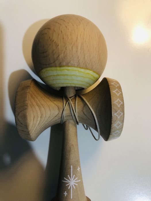 kendama din lemn