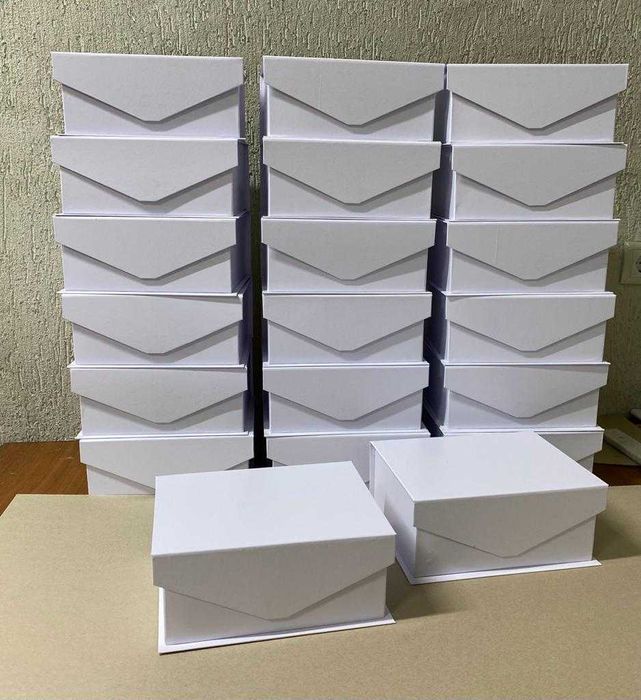 Подарочные  коробки разных размеров