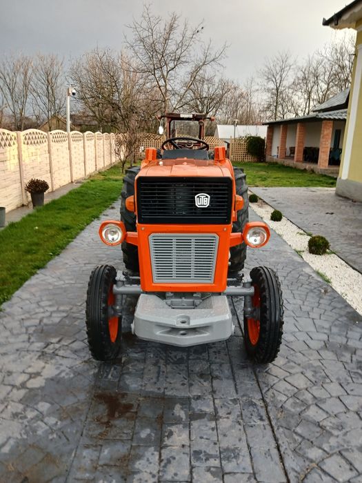 Tractor universal 445v