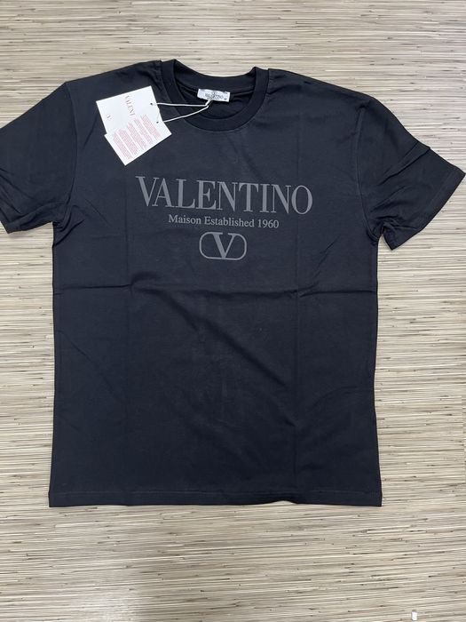 Tricou Valentino marimea L nou cu eticheta