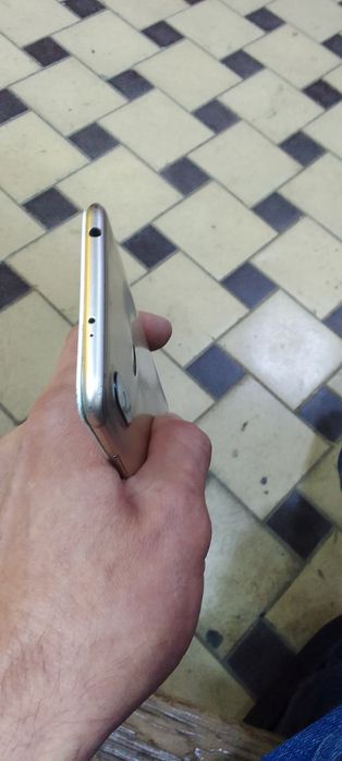 Продам Redmi S2.