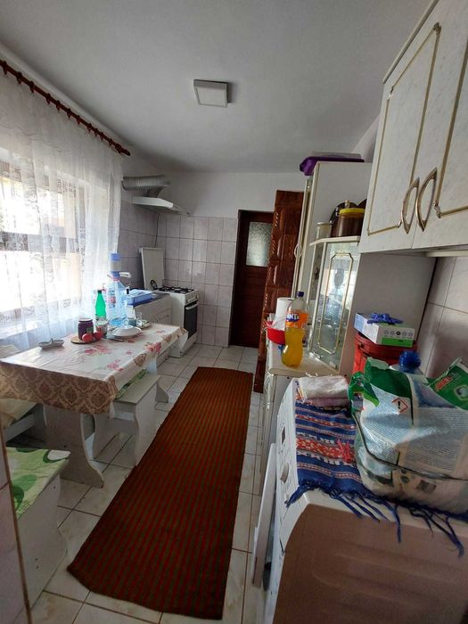 Casa de vanzare ,mobilata, utilata,cu vad stradal excelent!