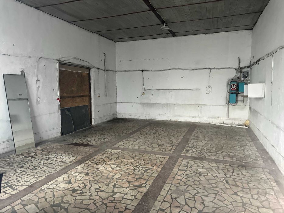 inchirez hala Str.Cireasov (in curte la Romcristal) Slatina