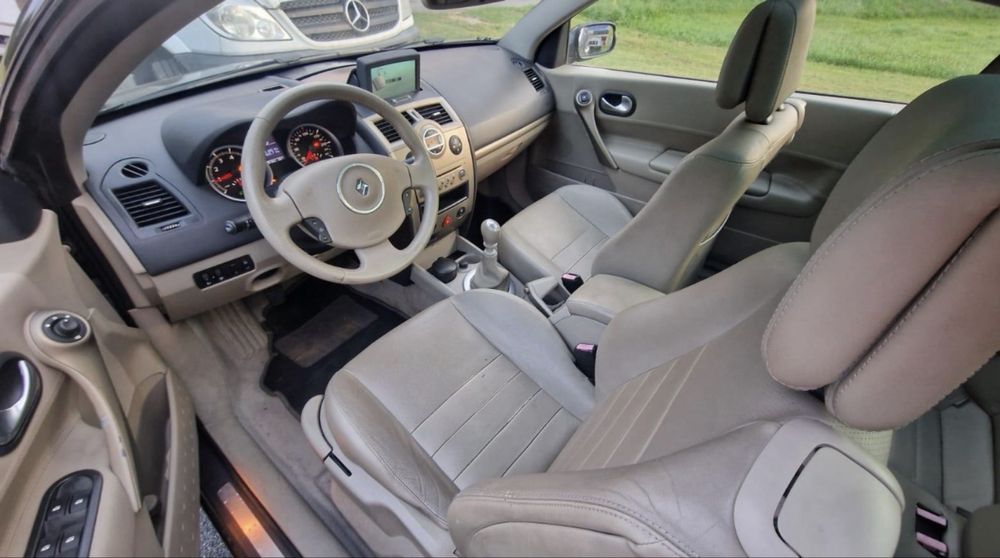 Dezmebrez , sau vand  compelct megan cabrio 20062.0 benzina